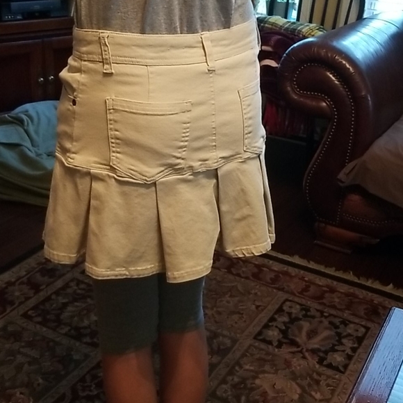 Stretchy, pleated, kahki, denim skirt. Girls 16 - Picture 2 of 10